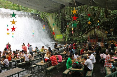 1aescudero-waterfall-restaurant-665x443.jpg